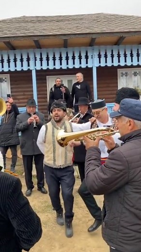 Distracție plăcută la toată lumea și voie bună 🇹🇩 #viral #dance #romania | Petronel Gongeanu