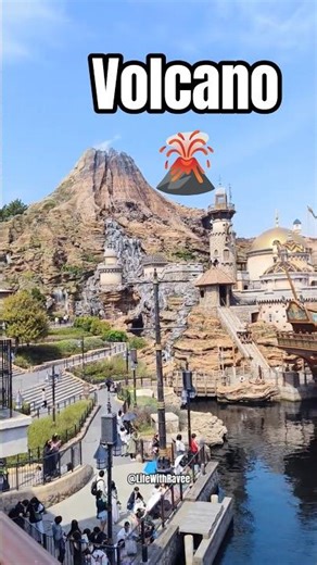 Volcano at Tokyo DisneySea 🌋🔥✨