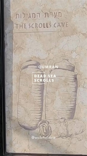 Descubre las misteriosas cuevas, las antiguas ruinas y el paisaje desértico de Qumrán, donde se encontraron los secretos de los Rollos del Mar Muerto. 🏞️🕵️‍♂️📜 ¿Has estado? Cuéntanoslo en comentarios ⬇️ #Visitaisrael #Israel #Qumran #RollosDelMarMuerto #DesiertoDeJudea 📸: instagram.com/walkthebible/ | Visita Israel