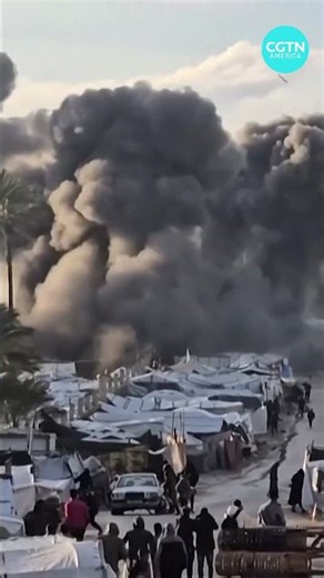 Israeli airstrike hits displacement camp in Gaza