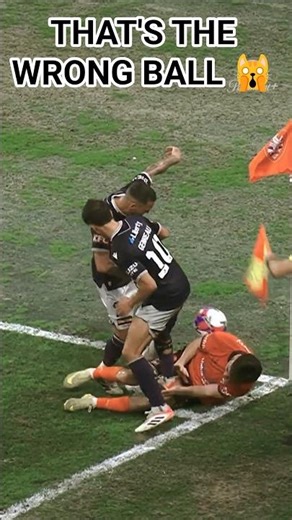 THAT'S NOT THE RIGHT BALL MATE! 😱🟥