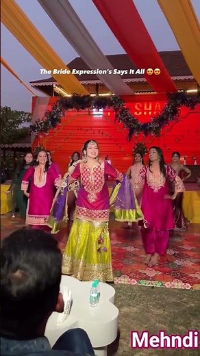 Mehndi Stage Dance Performance 💚💃🔥 | Wedding Dance Highlig