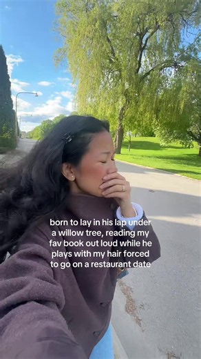 Willow Tree Daydreams: Cozy Moments & Romantic Fantasies