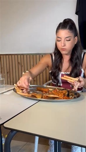 We've had the pleasure of Leah Shutkever who flew especially in to see us Uncle Ron’s to try the famous belly buster challenge she Absolutely SMASHED it in ⚡️⚡️ 6mins 45s⚡️⚡️! This is the time to beat as its our NEW RECORD!!! | Uncle Ron’s 2022