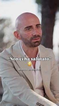 With a little wave like Kate Middleton 👋🏼 #FourWeddings on @skyitalia and on @NOWTV