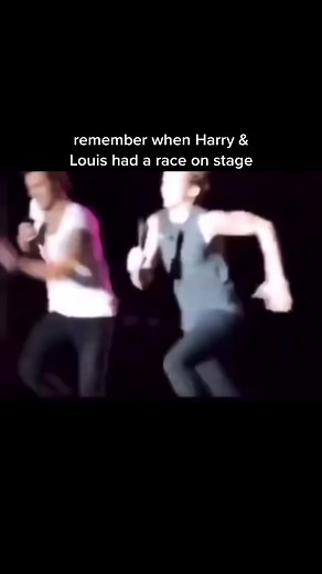 Harry and Louis's On-Stage Race: A Memorable Moment