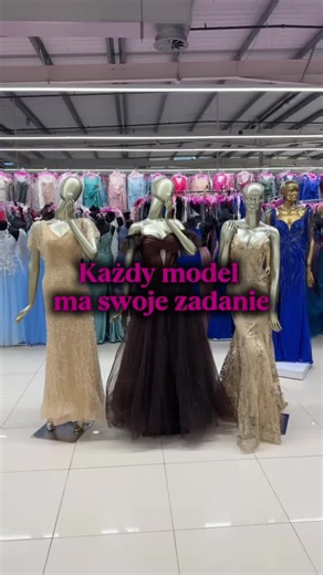 To nie jest przypadek. Każdy model Pretty Women powstaje z myślą o konkretnej sylwetce, okazji i komforcie klientki końcowej. Dlatego nasze suknie pracują na sprzedaż butików, a nie tylko dobrze wyglądają na manekinie. ✨ Modele premium ✨ Przemyślana konstrukcja ✨ Rozmiary dopasowane do realnych kobiet 👉 Sprawdź pełną ofertę: www.prettywomendresses.pl