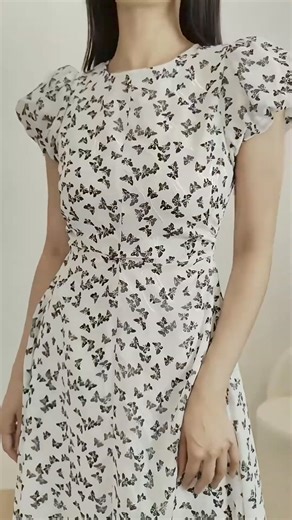 Selecting a dress exclusively for your date 😻 It's also a form of ritual in life ⭐ 挑選約會專屬自己的洋裝😻 也是生活的一種儀式感⭐ Vanessa Dress（ MM-D0052 ） Color : Black / White Fabric : Dacron 【 INCH 】 XS : (B) 32" (W) 25.5" (L) 41" S : (B) 33" (W) 26.5" (L) 41.5" M : (B) 35" (W) 28.5" (L) 42" L : (B) 37" (W) 30.5" (L) 42.5" XL : (B) 39" (W) 32.5" (L) 43" 【 CM 】 XS : (B) 81cm (W) 65cm (L) 104cm S : (B) 84cm (W) 67cm (L) 105cm M : (B) 89cm (W) 72cm (L) 107cm L : (B) 94cm (W) 77cm (L) 108cm XL : (B) 99cm (W) 83cm (L