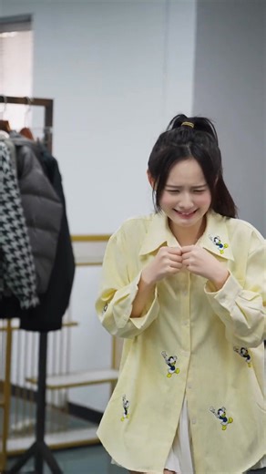 39K views · 2.7K reactions | I was so scared at that time... and laugh Xiaoye ending #cute #girls #funnymoments #Unexpected #funnyreels #offensivememes #smile #Look #Li #funnyreelsvideo | Smiling Girl | Facebook