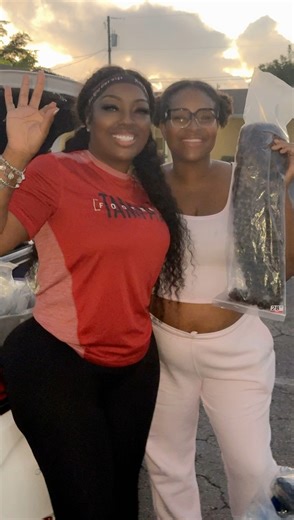 ANN RILEY LETS PEACH McINTYRE 🍑 PICK WHATEVER DIME LACE WIGS SHE WANTS BECAUSE I AIN’T 🙅🏽‍♀️ RUNNING OUT 🏃🏾‍♀️🏃🏾‍♀️🏃🏾‍♀️🏃🏾‍♀️ | Ann Riley