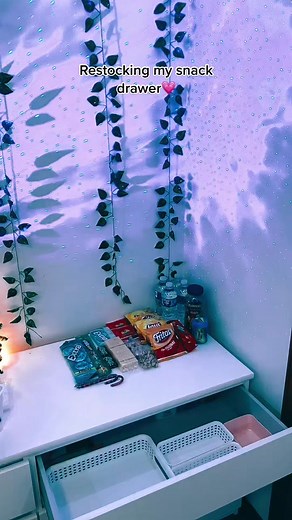 Restocking my snack drawer with bestie💗👯‍♀️ #fyp #foryou #foryoupage #preppy #dresser #snackdrawer #preppysnackdrawer #snackdrawerrestock #preppyroutine #2023 #showertok #preppyshower #native #drunkelephant #bathandbodyworks #grwm #preppygrwm