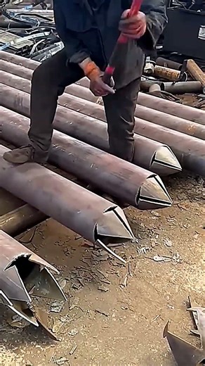 Knock a seamless steel pipe with a diameter of 20 centimeters into a conical shape #shorts