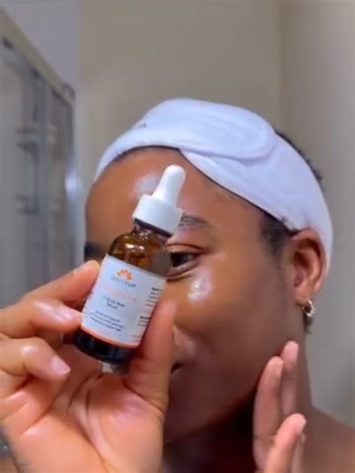✨ Brighten Your Routine ✨ Skin Deva’s 20% Vitamin C Serum blends Vitamin C, E & Ferulic Acid to give your skin daily support — for a glow that feels as good as it looks. ✔️ Helps reduce dark spots and uneven tone ✔️ Supports collagen for firmer, smoother skin ✔️ Defends against pollution and UV stress ☀ Apply every morning before SPF 🧴 Lightweight, fragrance-free, and non-irritating #SkinDeva #VitaminCGlow #SkincareThatWorks #SimpleSkincare #SensitiveSkinSafe #CleanIngredients #FragranceFreeBea