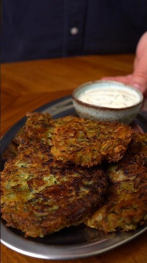 Ever heard of Kolokithokeftedes? GREEK ZUCCHINI FRITTERS 🇬🇷