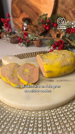 ✨ Foie gras express au micro-ondes Marre des recettes longues ? Découvrez comment préparer un foie gras parfaitement fondant en quelques minutes seulement 😍 Sel, poivre et un micro-ondes : c’est tout ce qu’il vous faut pour épater vos convives ! Ingrédients : 1 foie gras Film micro-ondes 7 g de sel Poivre Pain de campagne #FoieGras #Noel #RecetteExpress #CuisineFacile | Cuisine Actuelle