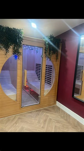 Reset Wellness Studio on Instagram: "🔥 Private Contrast Therapy at Reset Wellness Studio ❄️ Looking for the ultimate recovery or wellness experience with friends? Our private contrast therapy room is perfect for 2–4 people, giving you exclusive access to relax, reset, and recharge together. ✨ What’s included: 🧖‍♀️ Infrared sauna 🧊 1 ice tub 🚿 Private shower 🎶 Bluetooth speaker 🧺 Fresh towels 💧 Water included 💷 Pricing varies depending on whether you book for 2 people or up to 4 people, m