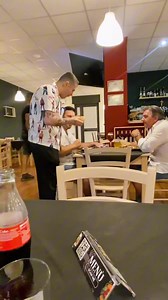 HAMBURGER SPORTIVO 🍔🤤. #candid #hamburger #prank #ristorante #cameraconfidence | Maldonado G.