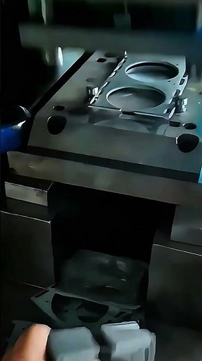 INSANE Precision! How Continuous Stamping Dies & Hydraulic Presses Shape Metal in Seconds