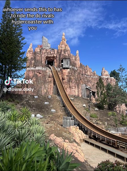 Stuck in Line for the DC Rivals Hypercoaster