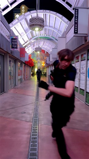 Michael Myers hunts Leon Kennedy! 👀🎃🔪