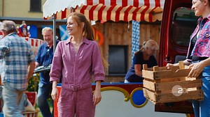 NEU: DR. NICE #3 Und darum geht's am Sonntag: In unserem exklusiven Vorschau-Clip erzählt uns Charlie-Darstellerin Josefine Preuß ganz persönlich und charmant, worauf ihr euch im neuesten Film "Flammende Herzen" freuen könnt. #Herzkino #drnice Zur neuen Staffel: kurz.zdf.de/DrNice/ | Herzkino im ZDF