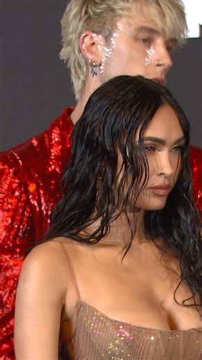 A #VMAs red carpet sequence that replays in my mind? #MachineGunKelly & #MeganFox stepping out at the 2021 show ❤️ More memories will be made this TUESDAY at 8p on MTV 🚀 | MTV