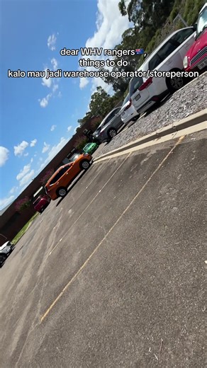 Hal wajib yg harus ada sebelum jd warehouse/forklit operator; 1. Forklift license. ga ada license ga bisa, wajib ada! 2. Australian drivers license. SIM Aus sifatnya tidak wajib ya, tapi sangat” advantageous buat kita. biasanya kita bakal di prioritaskan daripd pelamar” lain. 3. Experience Krn kerja di warehouse, main duty nya pasti load/unload truck, pick order, scanning & labelling. Jadi usahakan ada pengalaman tsb. 4. English skill Warehouse itu lebih kompleks ya komunikasi nya, either ke SPV