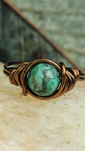 Chrysoprase has an earthy Vibration. It helps the mind to go into deep meditative states for personal insights. It may help you find hidden talents or solutions to problems you are facing . It grounds your emotions and reminds you that we are all connected. We are one. This brings acceptance and forgiveness. Great for the heart chakra. | Distorted Earth | Facebook