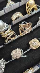 Best Subasta Live from 1 PM We have Diamond V Rings today 🥰 • Auction-sourced directly • All items with certificate • All natural stones • Perfectly re-polished • Limited pcs #livesellingph #K18Gold #inclusiveonlineshop | Inclusive Online Shop