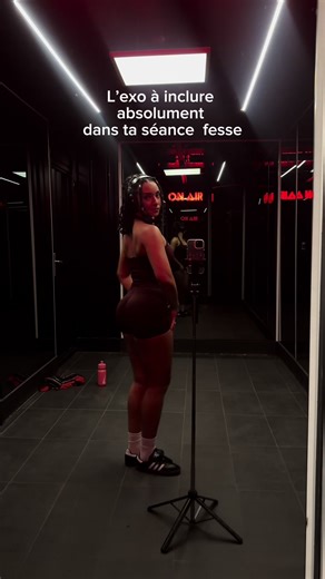 Un bon exercice fessier polyarticulaire. Ajoute ça dans ta séance #pourtoii #gymtok #fyp #foryou #musculation