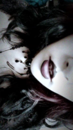 otro fin de semana eso significa otro día para vertirme como se me de la gana, se me perdieron los colmillos muchachos, ahora solo soy una simple mortal con un increíble estilo de vestir #gotich #gotico #dark #vampirecore #dark