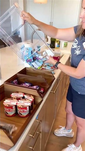 How Professional Organizers Organize a Pantry (Step-by-Step Pantry Organization Tips) #organization