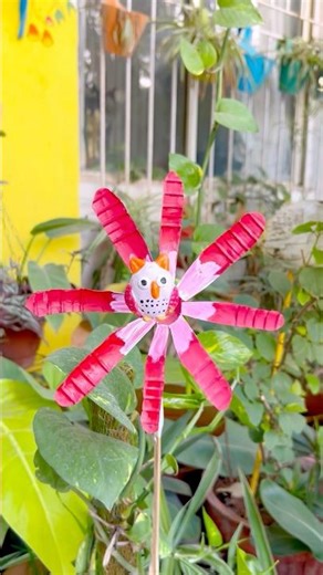 How to make pinwheels for your garden #diy #garden #gardendiy #pinwheel #bottlecraftideas #ytshorts