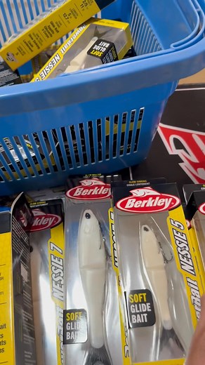 Bass Strait Bait & Tackle Lakes Entrance on Reels