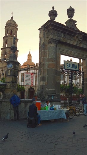 La Basílica de Zapopan esta tarde, cerrada y con tablas en la puerta | Vigía De Zapopan