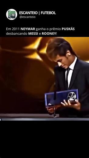 Escanteio | Futebol on Instagram: "🌟 “Antes de ser estrela mundial… ele já fazia o impossível parecer fácil.” Neymar Jr — Prêmio Puskás 2011. ⚽🔥 Era Santos x Flamengo. Um jogo normal… até a bola chegar aos pés dele. Um corte, dois dribles, três defensores no chão. Um gol que parecia saído de um videogame. Ele começou do meio-campo, dançou entre zagueiros, e finalizou com a calma de quem nasceu pra brilhar. O estádio parou. O mundo assistiu. 🌍🙌 E naquele instante, o garoto do Santos se tornou