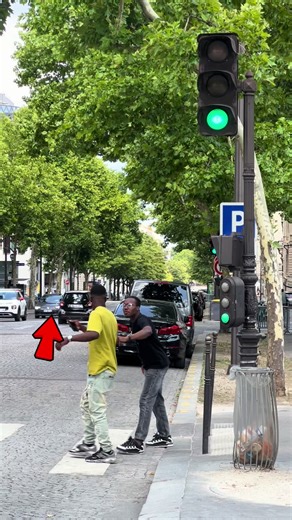 Expérience sociale feu rouge 🚦 ( prank )