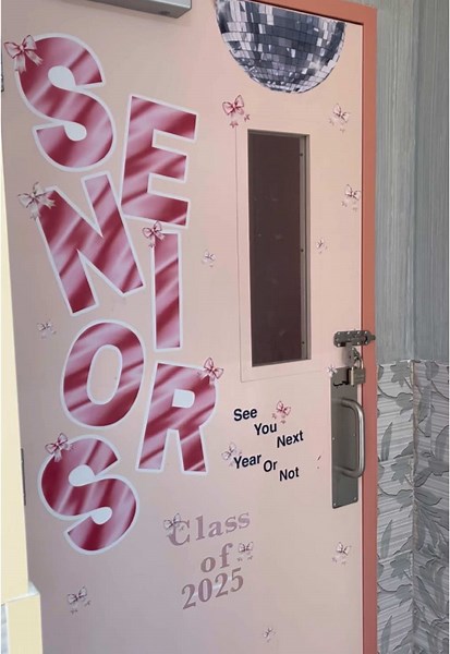 seniors door🎀💗💕💞🌟 . . . . . . . . . . . . . . . . . . . . . . . . . . . . . . . . . . . . . . . . . . . . . . . . . . . . . . . . . . . . . . . . . . . . #اكسبلور #explore #بدون_موسيقى #senior #seniors