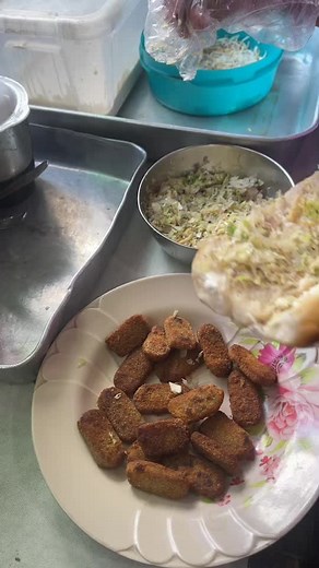 අපේ Bun කඩේ Official (@apebunkademakolasrilanka)’s videos with original sound - skyeurope_jobs_agency