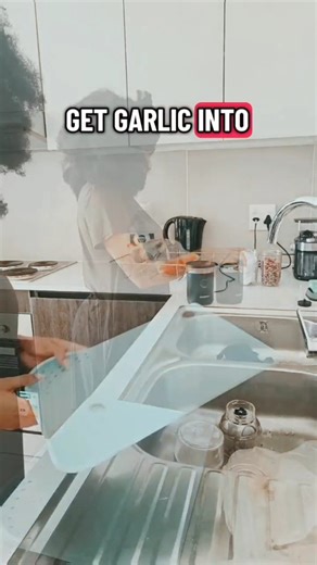 Bruja TheOracle | #KitchenRootwork how to make garlic capsules | Instagram