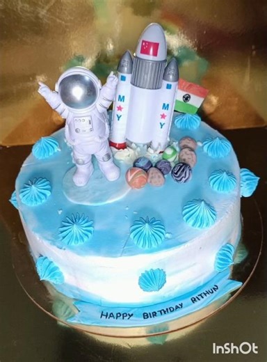 Astronaut theme birthday cake for kids 🚀 Space theme cake #AstronautCake #CakeDecorating #HomeBaker
