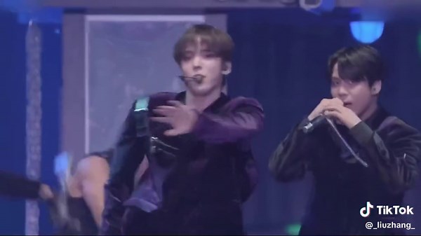 ATEEZ Wake Up Performance Full