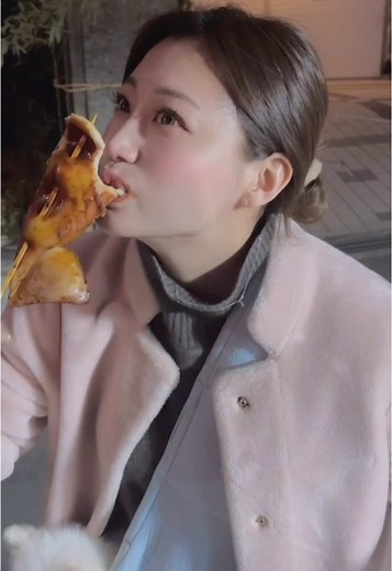 初デートでは絶対食べない方がいいね、イカ焼き🦑💦 #初詣 #屋台 #イカ焼き #fyp