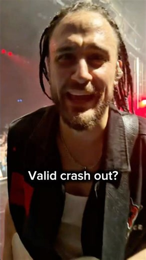 Guitar player crashes out on stage🤦🏻‍♂️ #crashout