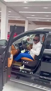 391K views · 10K reactions | Na entrada da GWM em Angola, exigi dois exemplares totalmente personalizado, ao meu gosto e a minha cara. Um para mim, e o outro para o meu amigo João. Como é bom ter dinheiro! Um homem sem dinheiro, é um homem preso a um círculo que ele mesmo vicia se não mudar o quadro. | Kudurista Da Beleza O Polémico | Facebook