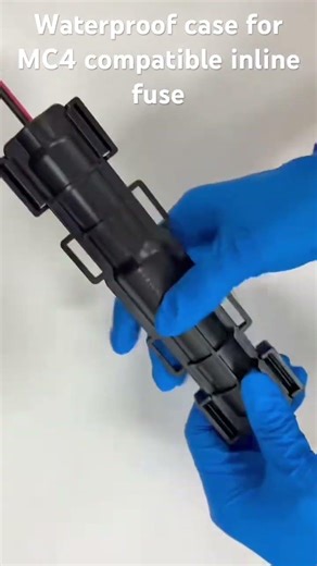 Double protection for inline fuse connector for the solar panel