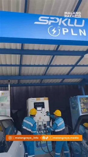 MALANG RAYA INFO - MEDIA on Instagram: "MALANG – PLN Unit Pelaksana Pelayanan Pelanggan (UP3) Malang menegaskan komitmennya mendukung transisi energi nasional melalui penguatan ekosistem kendaraan listrik. Salah satunya dengan menghadirkan Stasiun Pengisian Kendaraan Listrik Umum (SPKLU) terbanyak di Jawa Timur yang kini berada di wilayah Malang Raya. Manager PLN UP3 Malang, Agung Wibowo, menyampaikan pengembangan SPKLU merupakan dukungan nyata terhadap program pemerintah dalam menekan emisi kar