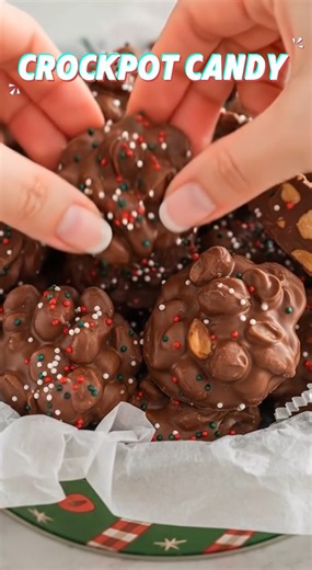 Crockpot Candy (Chocolate Peanut Clusters) 🍫🥜 These Crockpot Candy clusters are thick, glossy, and packed with salty peanuts coated in rich, melty chocolate. They’re the ultimate no-bake holiday treat simple to make, bakery-style indulgent, and perfect for gifting or snacking straight off the tray. If you love easy chocolate desserts, save this Crockpot Candy recipe and share it with a fellow chocolate lover! Yield: 24 large clusters Ingredients: • 32 ounces (about 6 cups) dry roasted salted p
