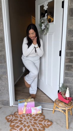 8.9K views · 19 reactions |  Need a last-minute gift idea? Give your loved ones the gift of glam this year with a 3, 6, or 12-month IPSY subscription. Head to the link in our bio to get gifting! | IPSY | Facebook