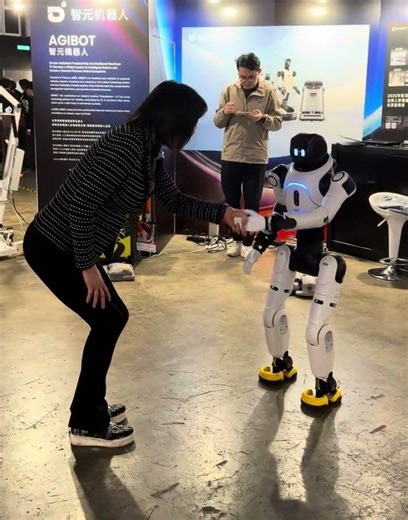 AGIBOT X2 HUMANOID ROBOT